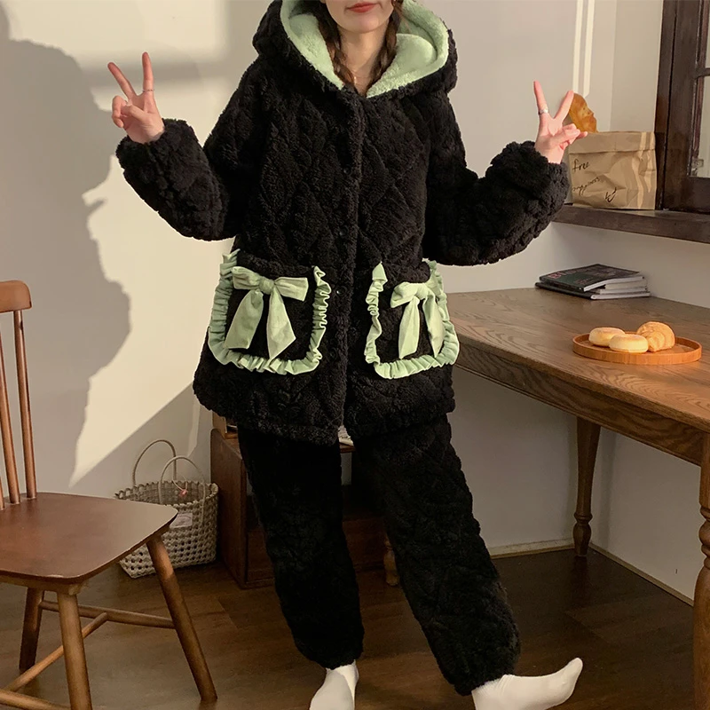 秋冬季三层夹棉睡衣女加绒加厚珊瑚绒卡通可爱新款法兰绒连帽套装