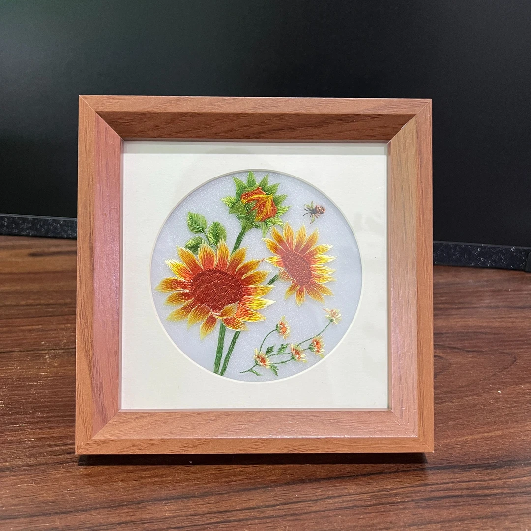 向日葵刺绣摆件画轻奢高级木质边框卧室客厅桌面摆画