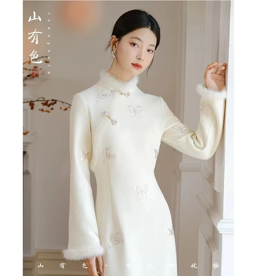 山有色2024新款气质新中式原创设计蝴蝶立领禅意冬款旗袍裙2860