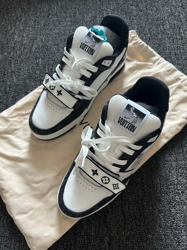 lv trainer 黑白魔术贴 7.5 全新原盒