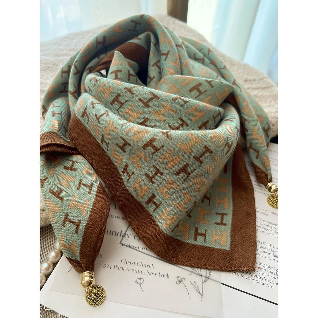 俞兆林磁吸扣方巾65小丝巾网红款护颈小围巾女时尚感洋气高档百搭