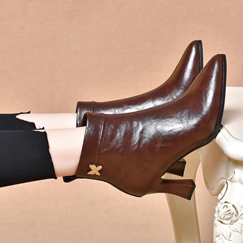 高跟鞋新款2024秋冬真软皮女靴时尚尖头手抓纹短靴女百搭春秋单靴