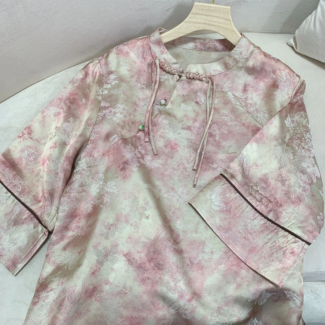 8117新款秋季高领新中式刻花连衣裙