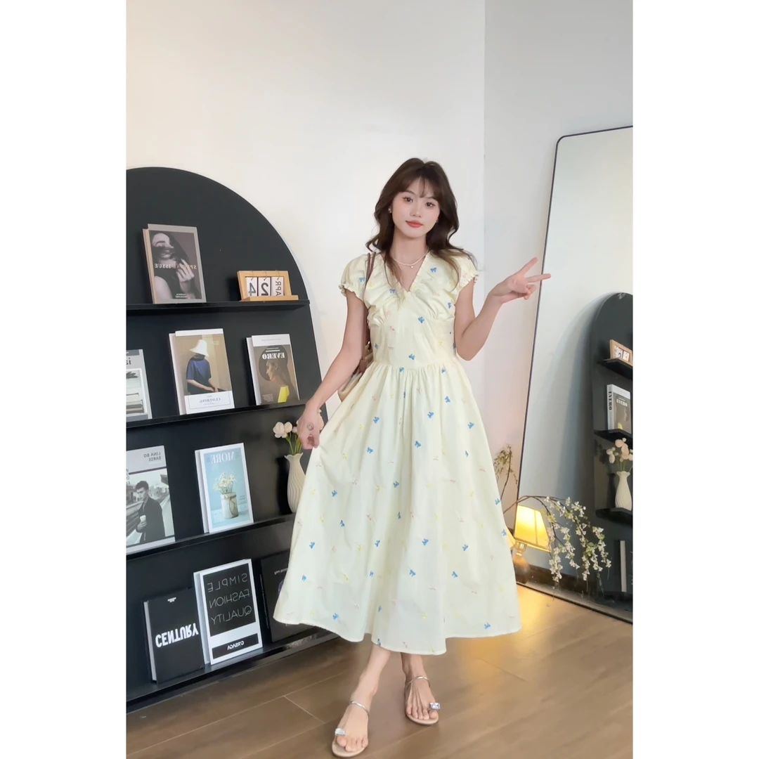 【樱桃小个子】夏季温柔风V领蓝色设计感高腰短袖连衣裙女ZR-Q75545