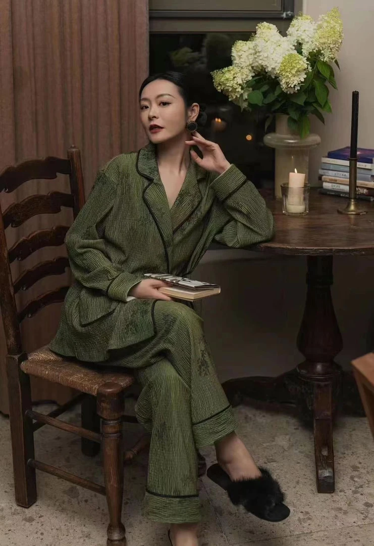 言子甄选—奢拉2024新品压褶绒长袖系带女士睡衣套装高级感家居服