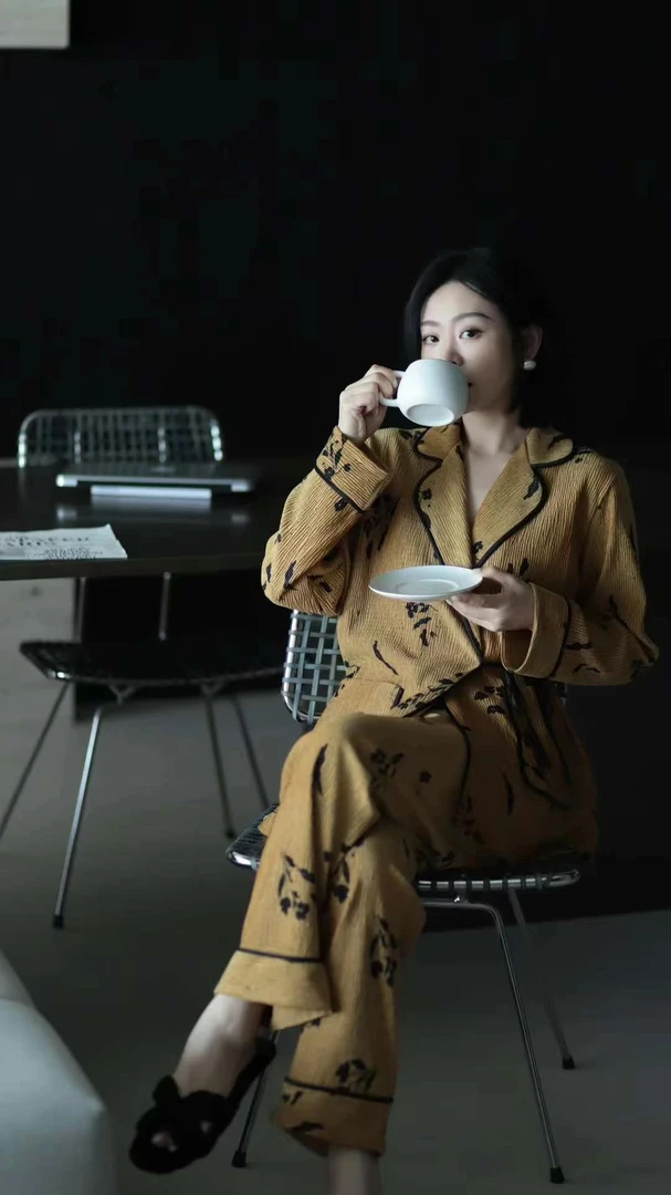 言子甄选—2024秋冬压褶绒翻领系带长袖女士睡衣套装可外穿