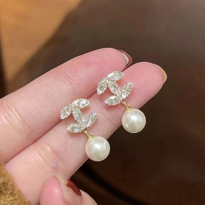 铜合金耳饰 小香风法式百搭设计感小众轻奢气质优雅温柔小巧简约