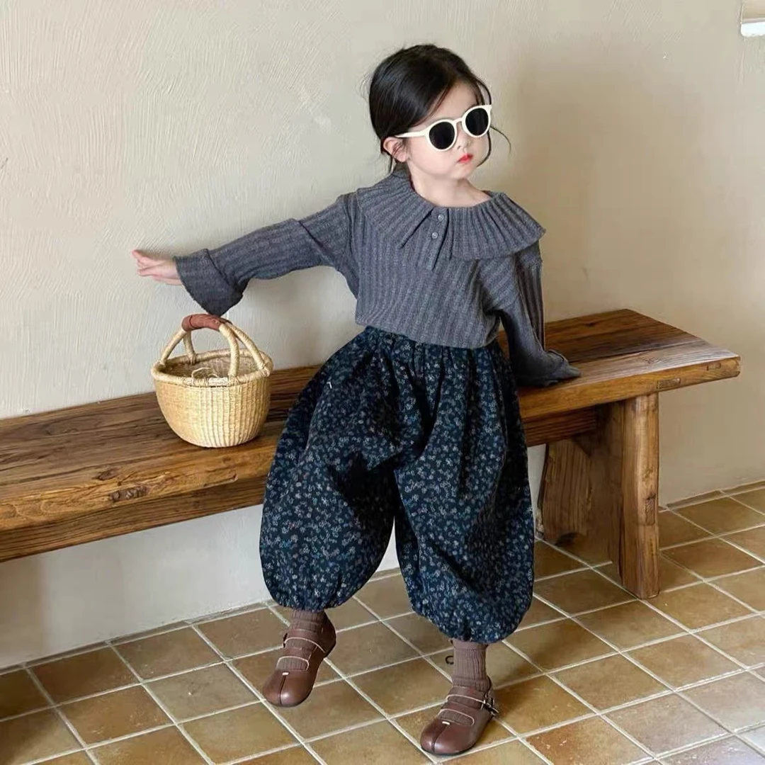 深灰色荷叶上衣➕蓝色碎花棉布裤套装