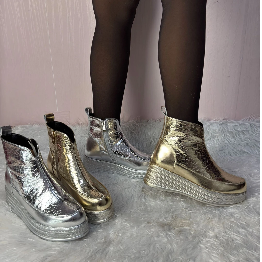 B111-新疆包邮休闲女款马丁靴