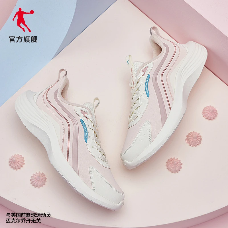 中国乔丹女鞋跑步鞋2023春款轻便减震皮面防水跑鞋软底XM46210219