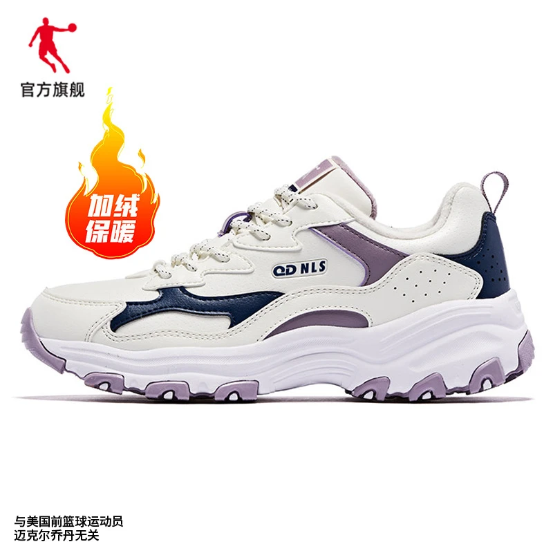 中国乔丹秋冬女款休闲鞋加绒保暖革面舒适百搭运动鞋XM4690325B