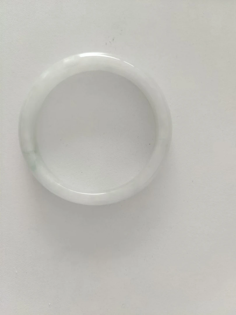 S182翡翠淡绿飘花手镯圈口57.6