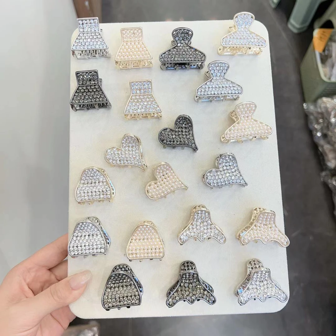 随机精美发夹一个