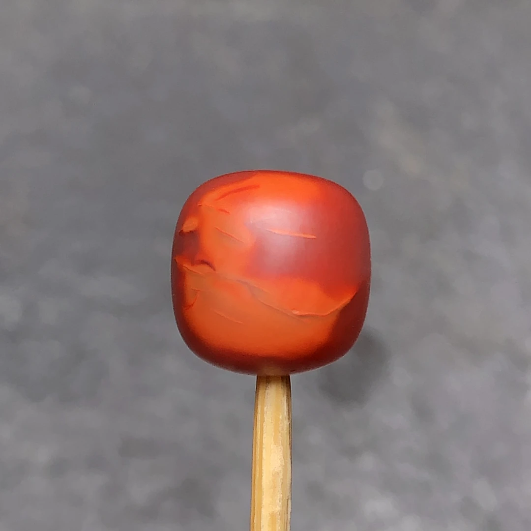 川料南红玛瑙手工打磨老型珠长9.7直径9.5毫米，无裂