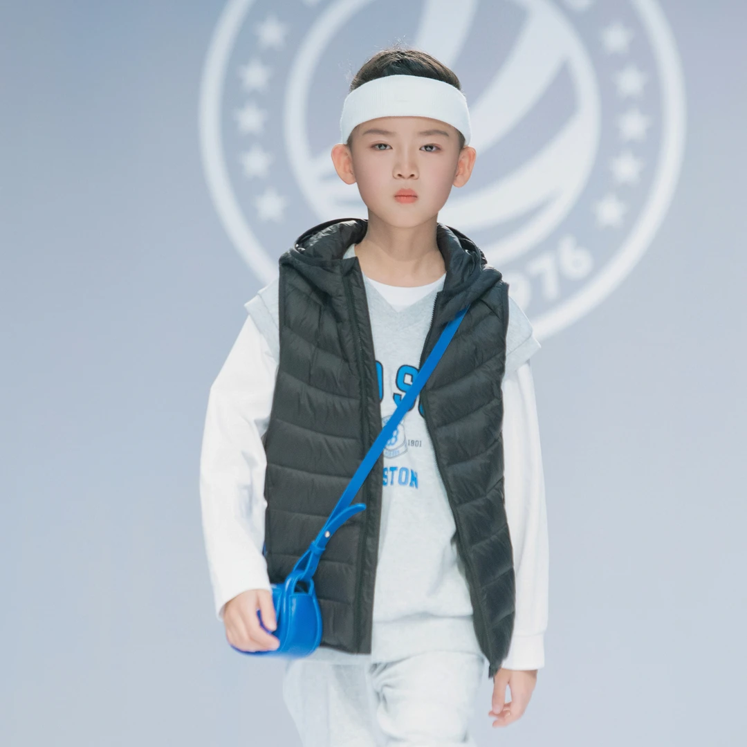 波司登童装连帽马甲2024新款短款基础轻暖羽绒服T40135510