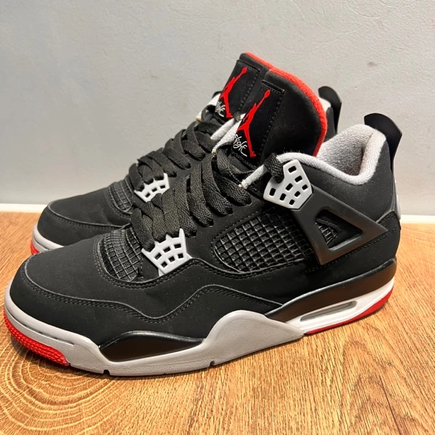 Aj4黑红 42码 二手原盒 98新 全新参考：2999 经典时尚 百搭休闲鞋