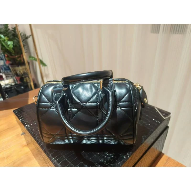 HIRMRIS手工真皮手拿包550650-黑   三格波蒂