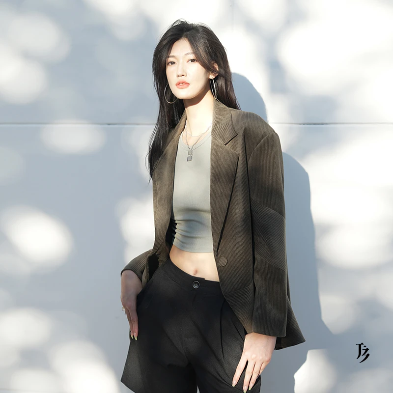 【现货】 J3嚞叁 墨绿色灯芯绒时尚百搭显瘦保暖女士气质西服