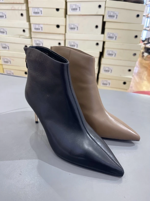 872161451e漫步佳人细跟尖头单靴