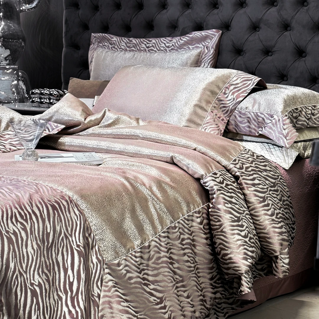 慧媄居-厚织奇维克色织提花匹马棉床盖四件套