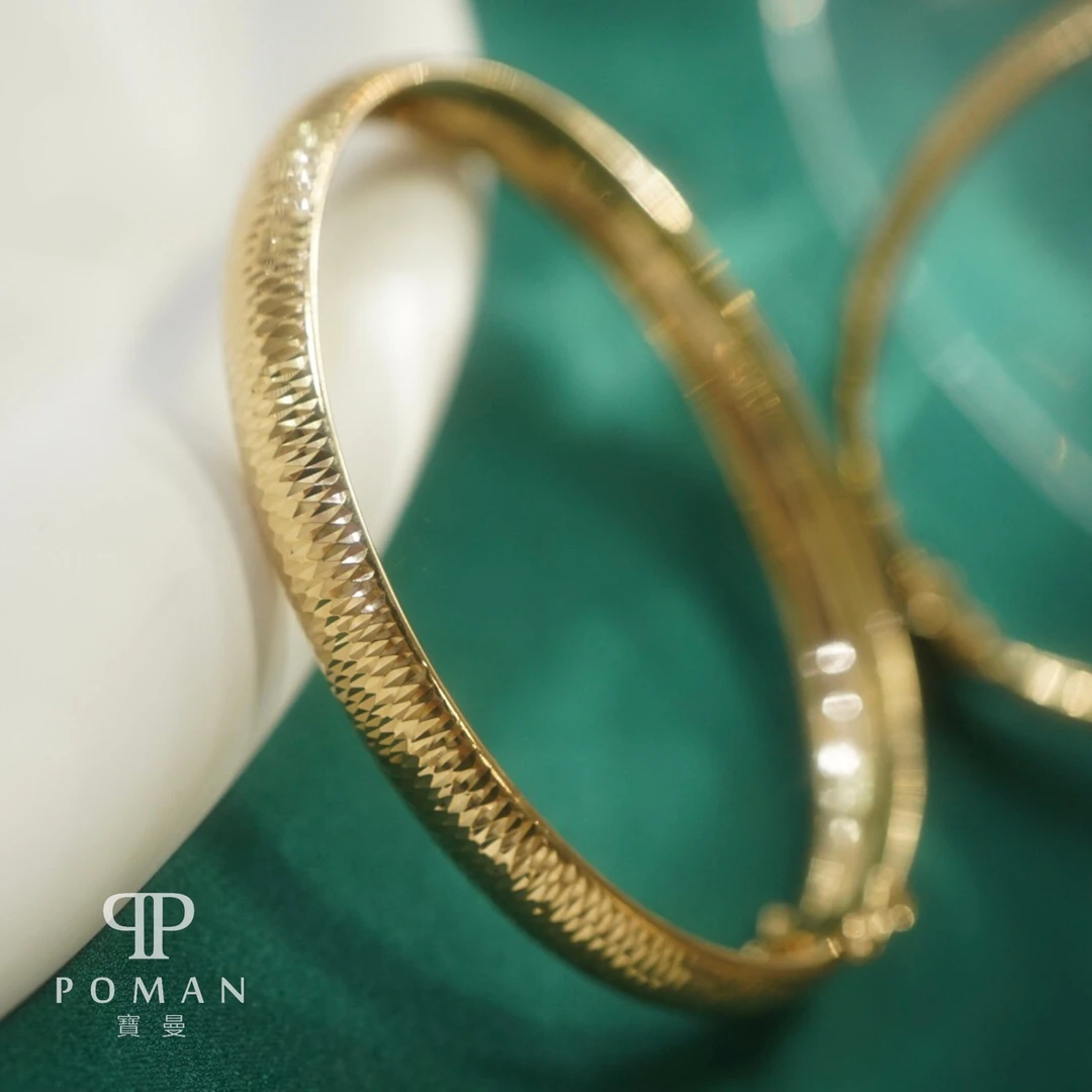 【宝曼珠宝】18K金进口爆闪龙鳞手镯 宽7.9mm 百搭 简约