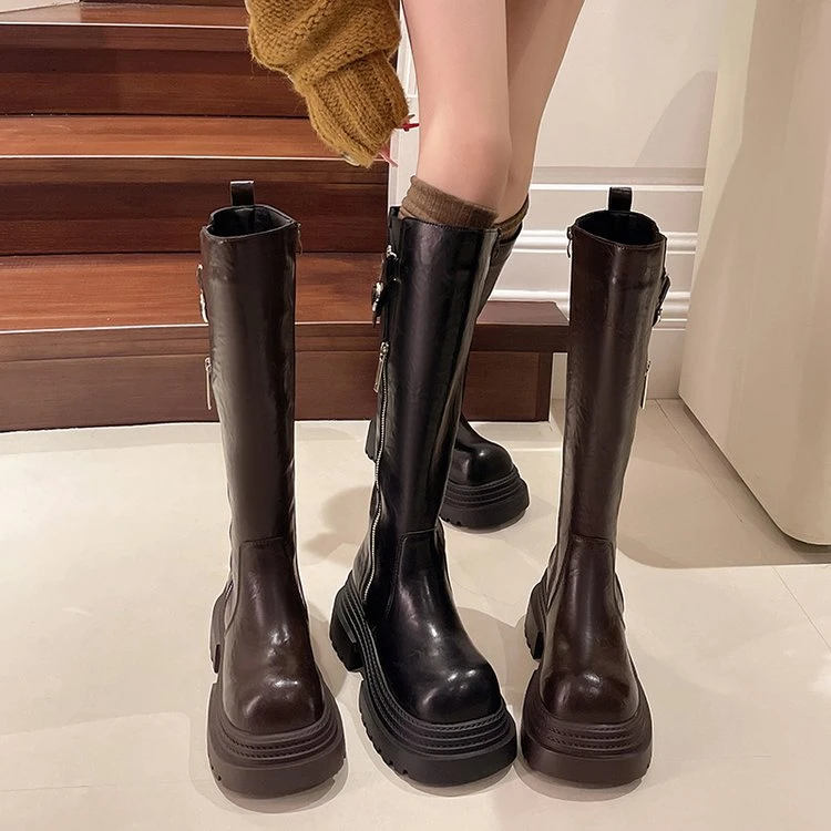 2024冬季新款时装靴圆头鞋头松糕底跟底橡胶鞋底擦色皮皮质