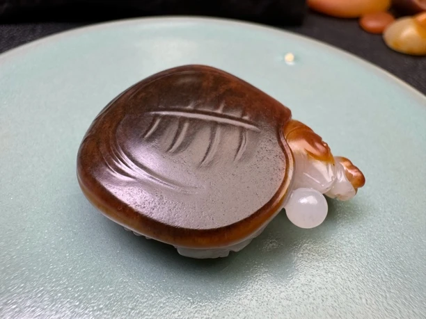 新疆和田枣红皮独籽鼋吐珠挂件