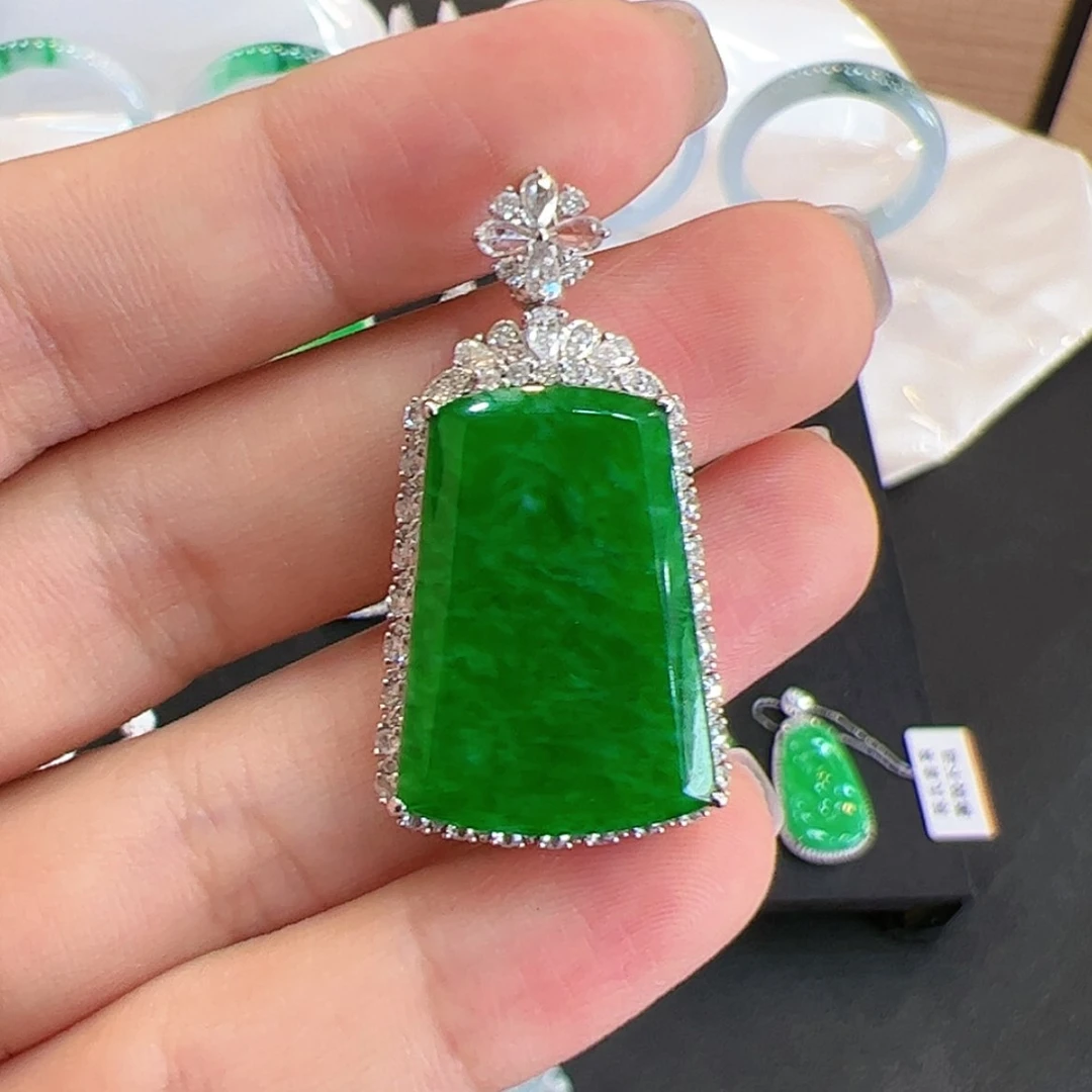 【闪购商品】翡翠颈饰18K金镶嵌无事牌