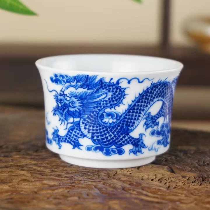 德物小雅手绘青花龙戏珠马蹄内外手绘景德镇80ml容量茶杯柴窑