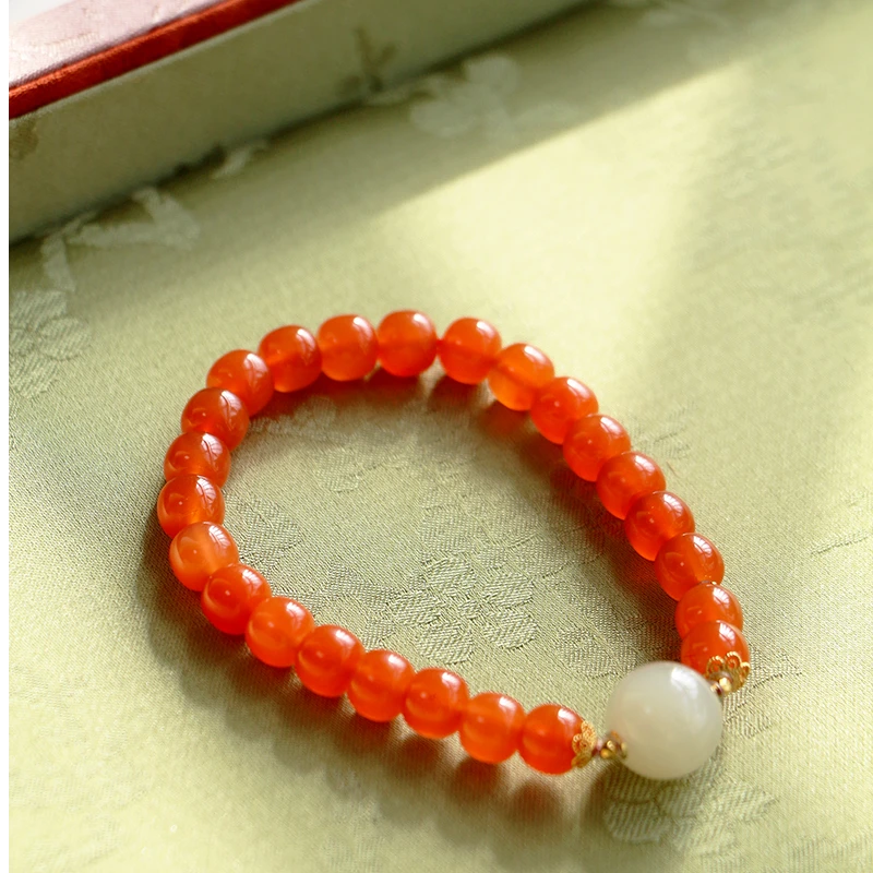 保山冰红南红老型珠配和田玉0.7cm单圈手串