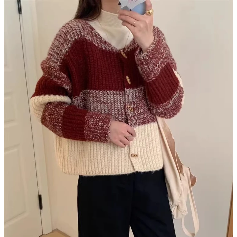 韩系撞色牛角扣毛衣外套女秋冬设计感小众软糯慵懒风针织开衫上衣