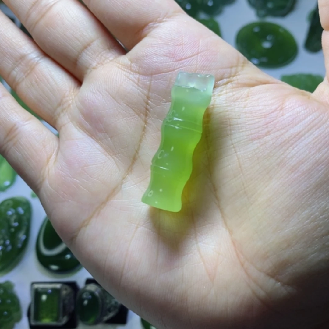 【闪购商品】蛇纹石玉颈饰未镶嵌