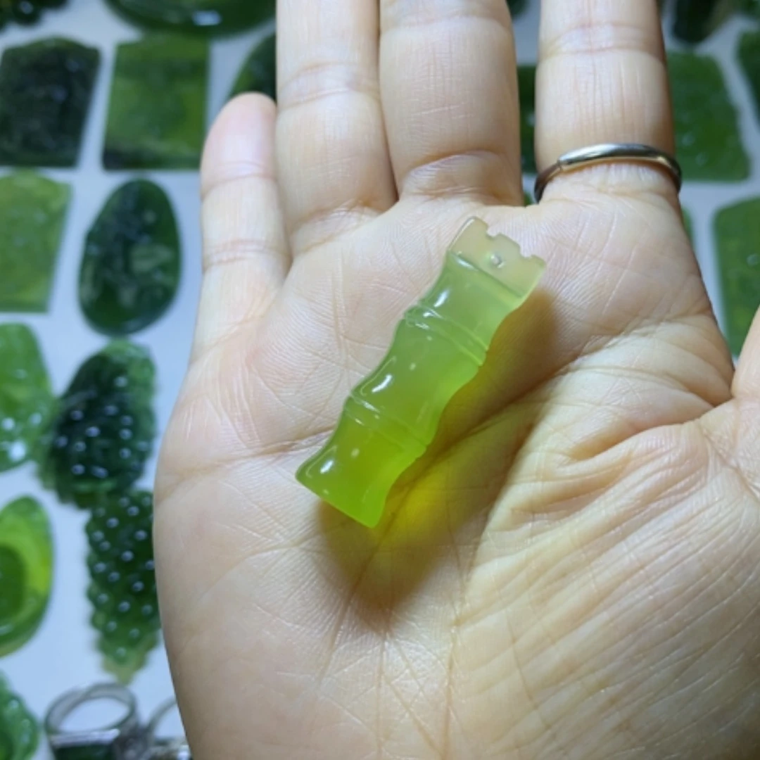 【闪购商品】蛇纹石玉颈饰未镶嵌