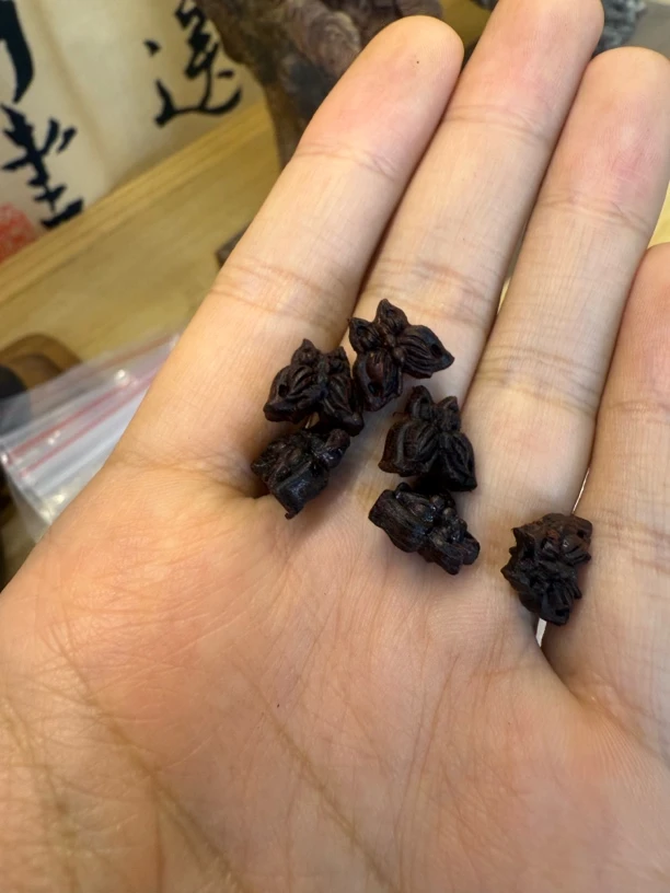 【雕刻】降真香 蝴蝶双面雕刻1.2cm一个