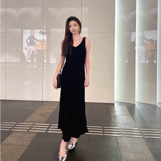 红人上新 夏季气质小黑裙收腰裙子真丝丝绒V领背心显瘦连衣裙