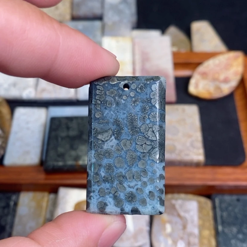【闪购商品】硅化珊瑚（珊瑚玉）颈饰未镶嵌蓝*儿