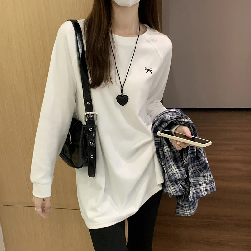 白色圆领蝴蝶结刺绣打底衫女内搭T恤秋季潮流女装宽松长袖女上衣
