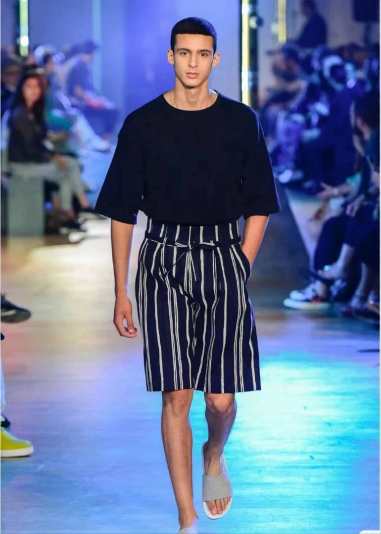 【新潮三】371#潮牌休闲时尚经典高考毕业季设计时尚宽松短袖