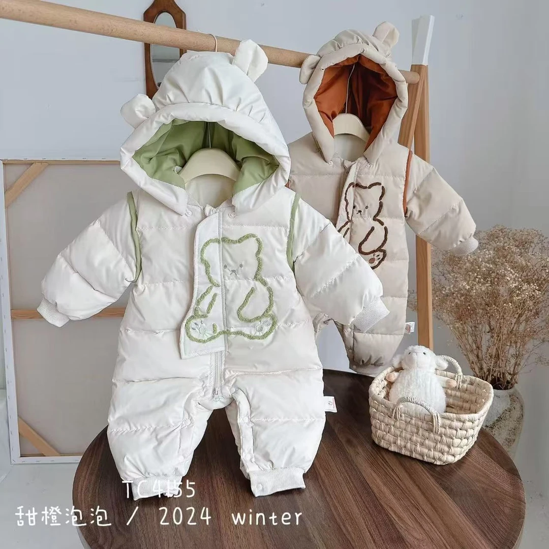 婴儿宝宝连体衣外出服婴幼儿卡通拥抱熊简洁款白鸭绒羽绒服4155