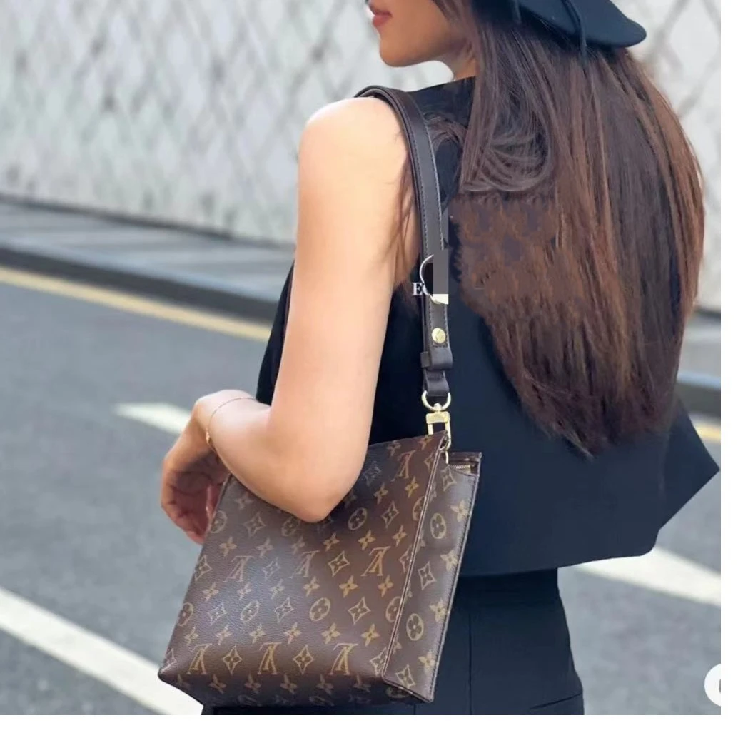 95新 LouisVuitton/路易威登 LV老花手拿包洗漱26