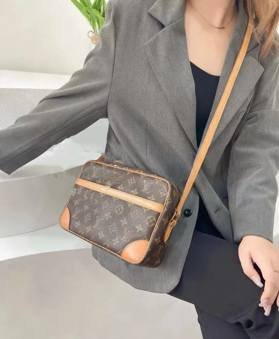 90新 LouisVuitton/路易威登 LV老花横版单层相机斜挎包