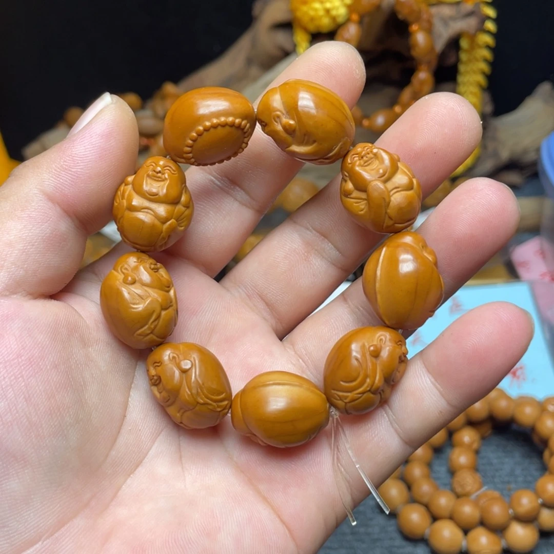 橄榄核核雕鲨鱼背弥勒