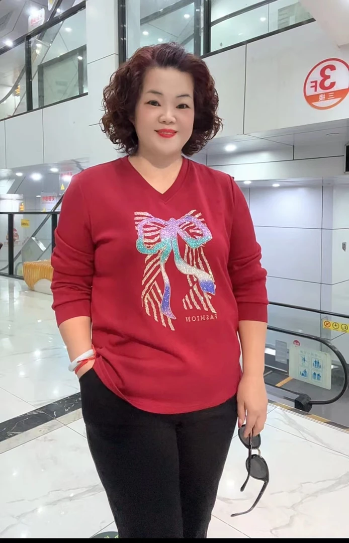 红色39610长袖上衣2024新款热卖时尚洋气大码女装，百搭休闲高品质