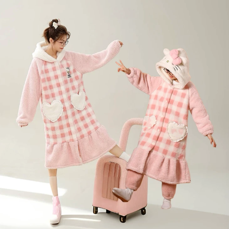 【凯蒂猫】冬款亲子家居服女童加厚睡衣北羔绒浴袍睡袍 2359