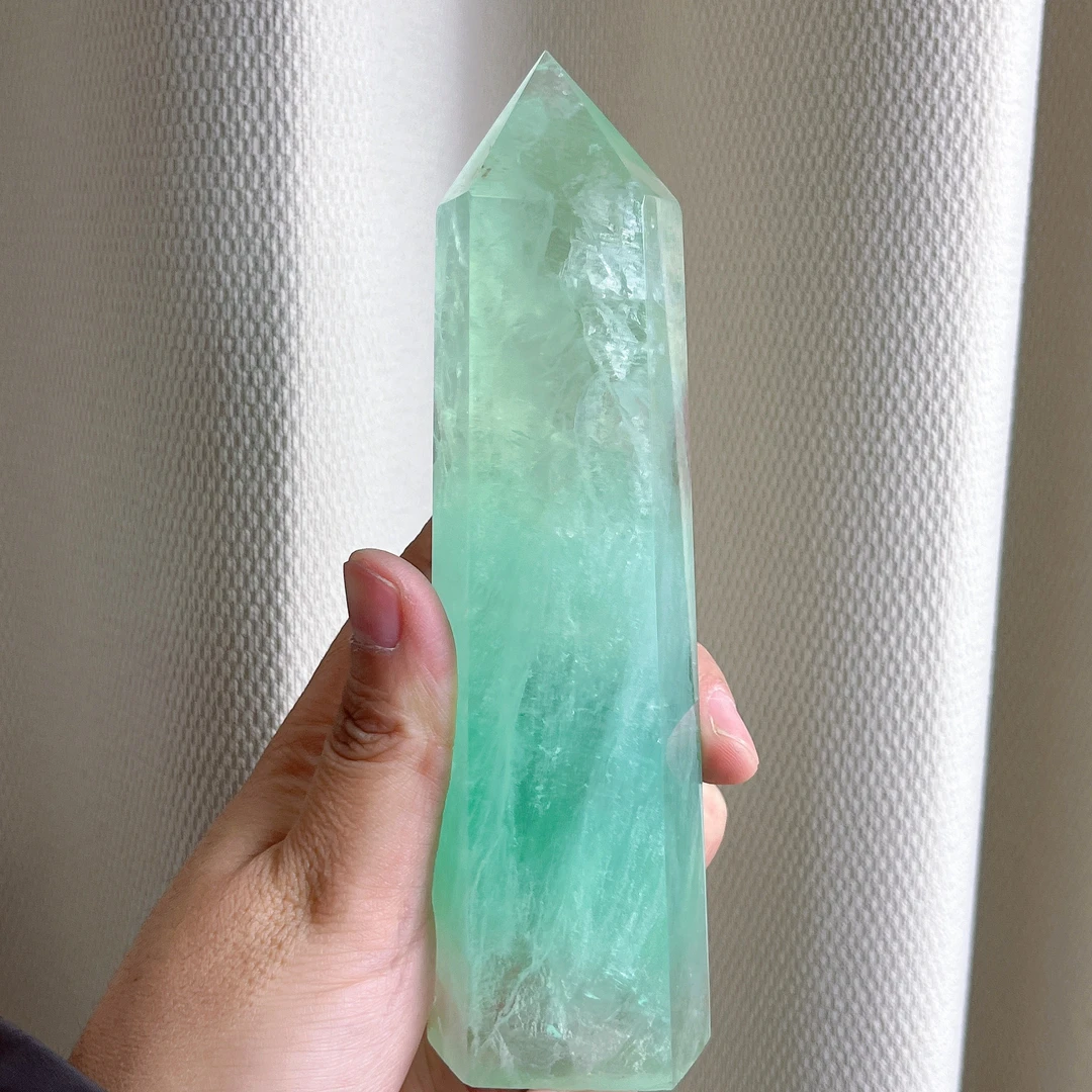 天然绿萤石大柱子153.4*43.3*36.8mm