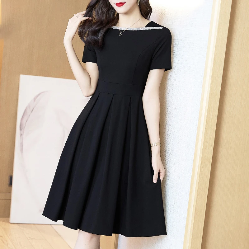2024年新款夏季裙子赫本风小黑裙女设计感小众气质黑色修身连衣裙