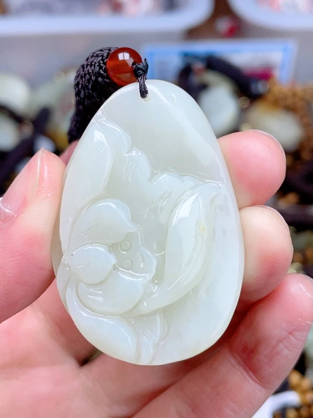 新疆和田玉荷花吊坠263