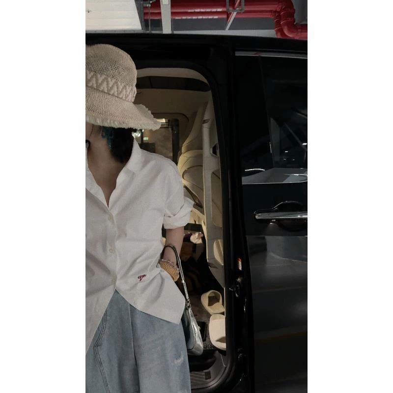 卷边中袖刺绣衬衫 J24C163