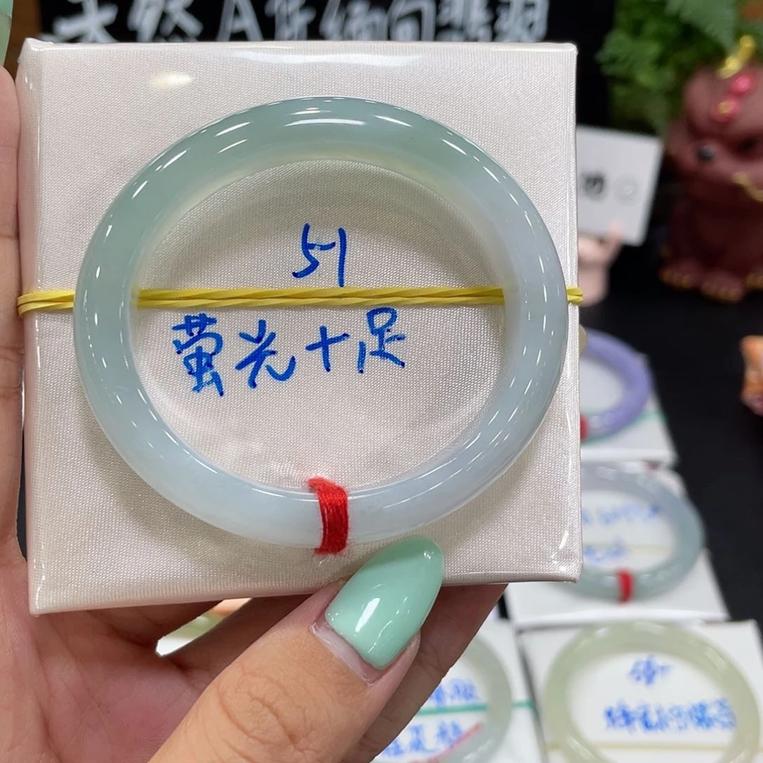 翡翠手镯未镶嵌贵妃