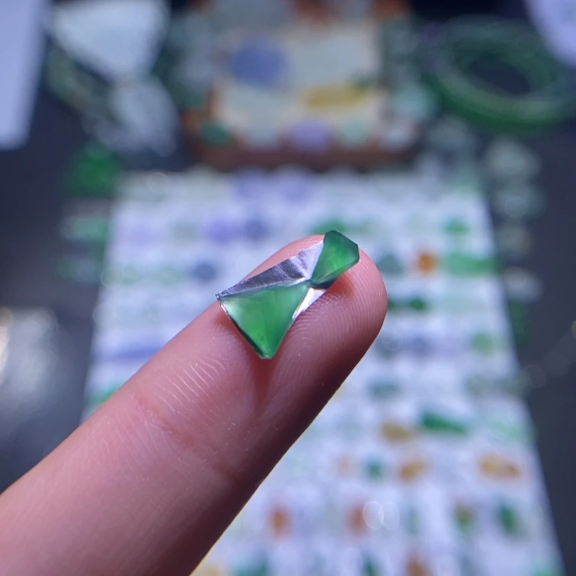 【闪购商品】翡翠挂件未镶嵌切割